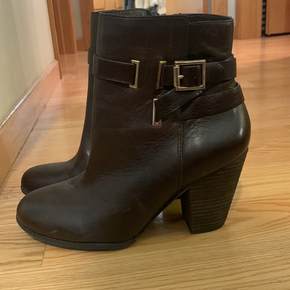 Box of 5 pairs of shoes - 8.5  9  9.5 - BATCH #1